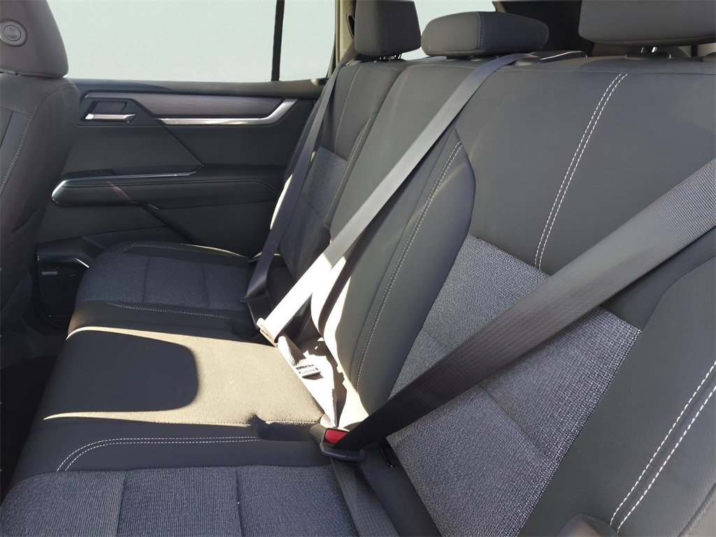 Used 2025 GMC Acadia Elevation image 12