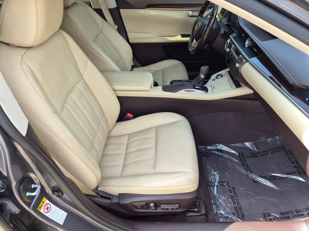 Used 2016 Lexus ES 350 w/ Luxury Package w/Wood Trim FWD image 32