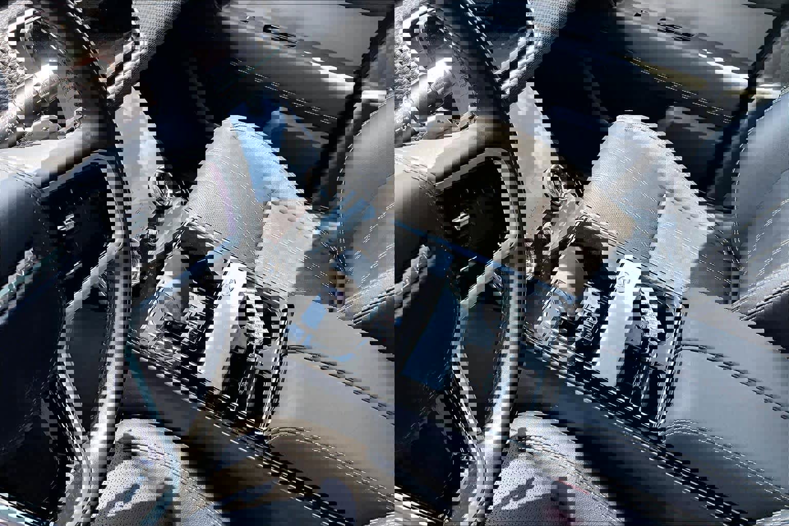 Used 2022 Land Rover Range Rover Velar R-Dynamic S AWD/4WD image 16