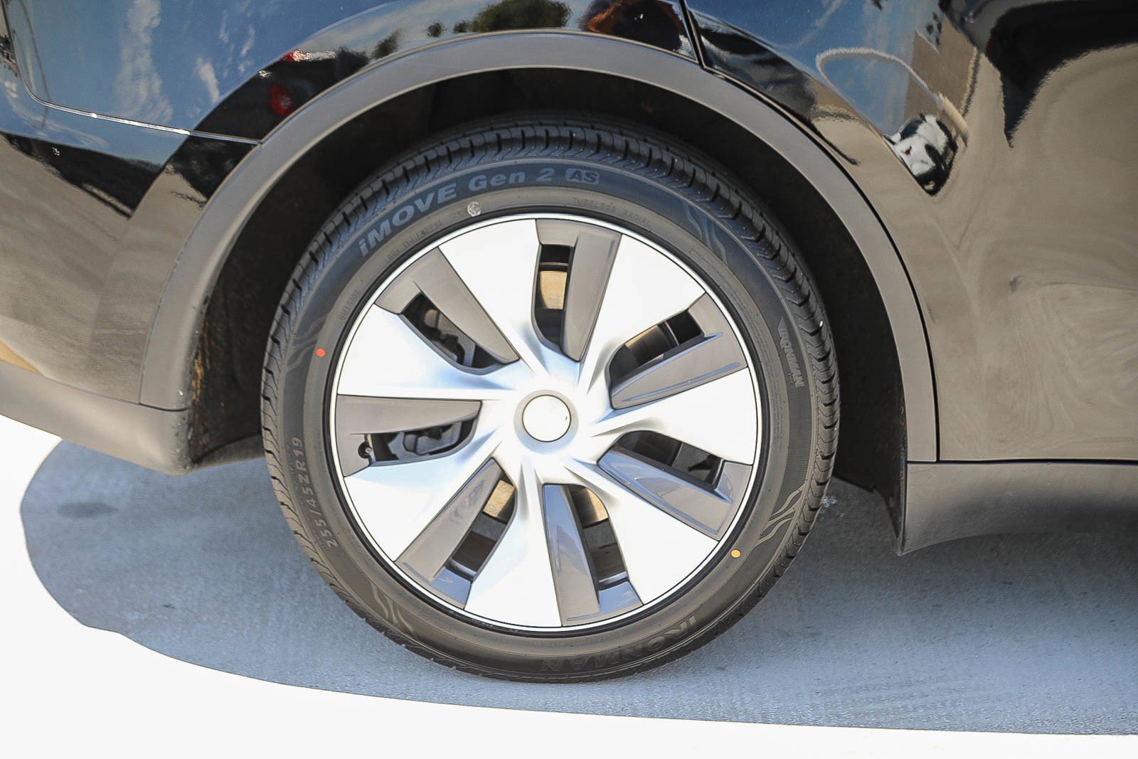 Used 2024 Tesla Model Y Long Range AWD/4WD image 11