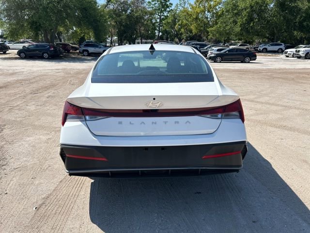 Used 2024 Hyundai Elantra SEL image 17