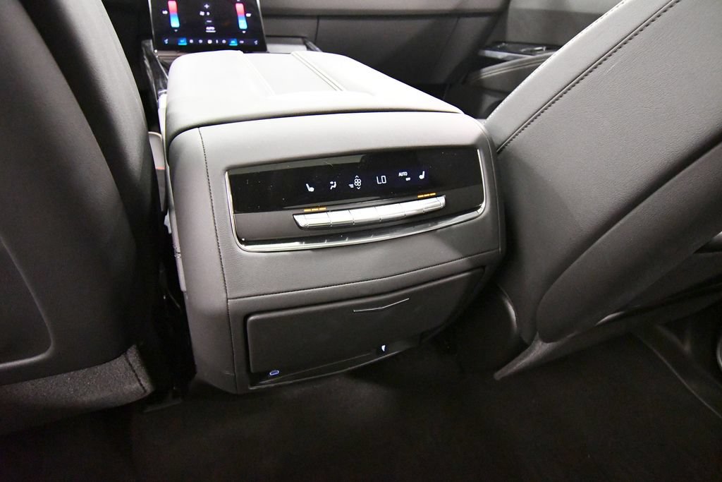 Used 2025 Cadillac Escalade Sport AWD/4WD image 17
