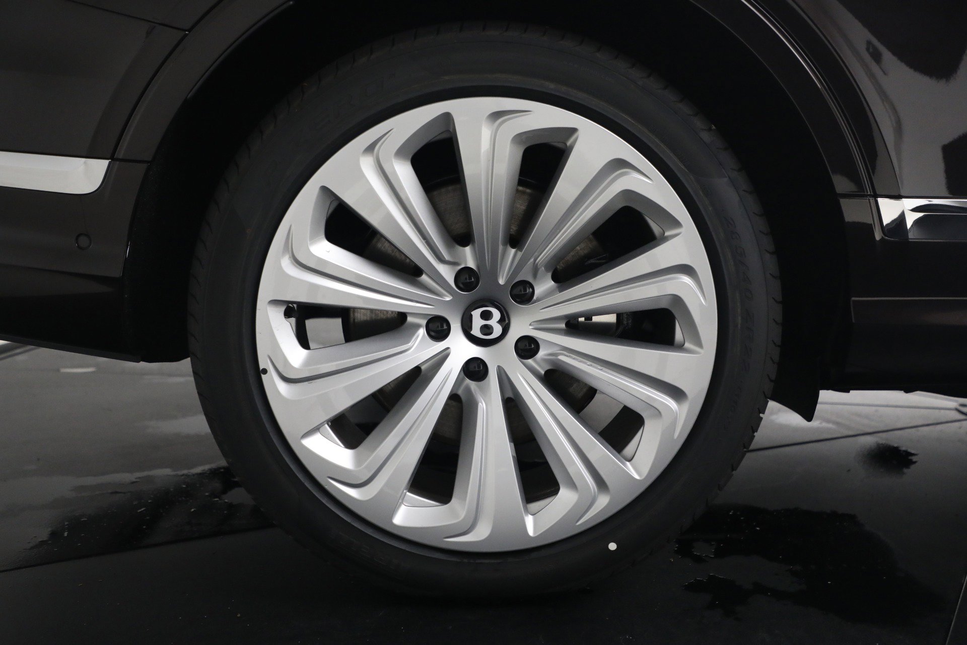 New 2026 Bentley Bentayga AWD/4WD image 16
