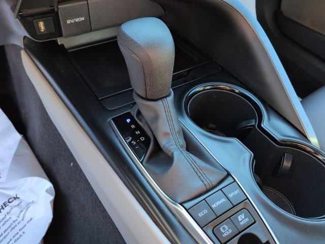 Certified 2020 Toyota Camry LE image 22