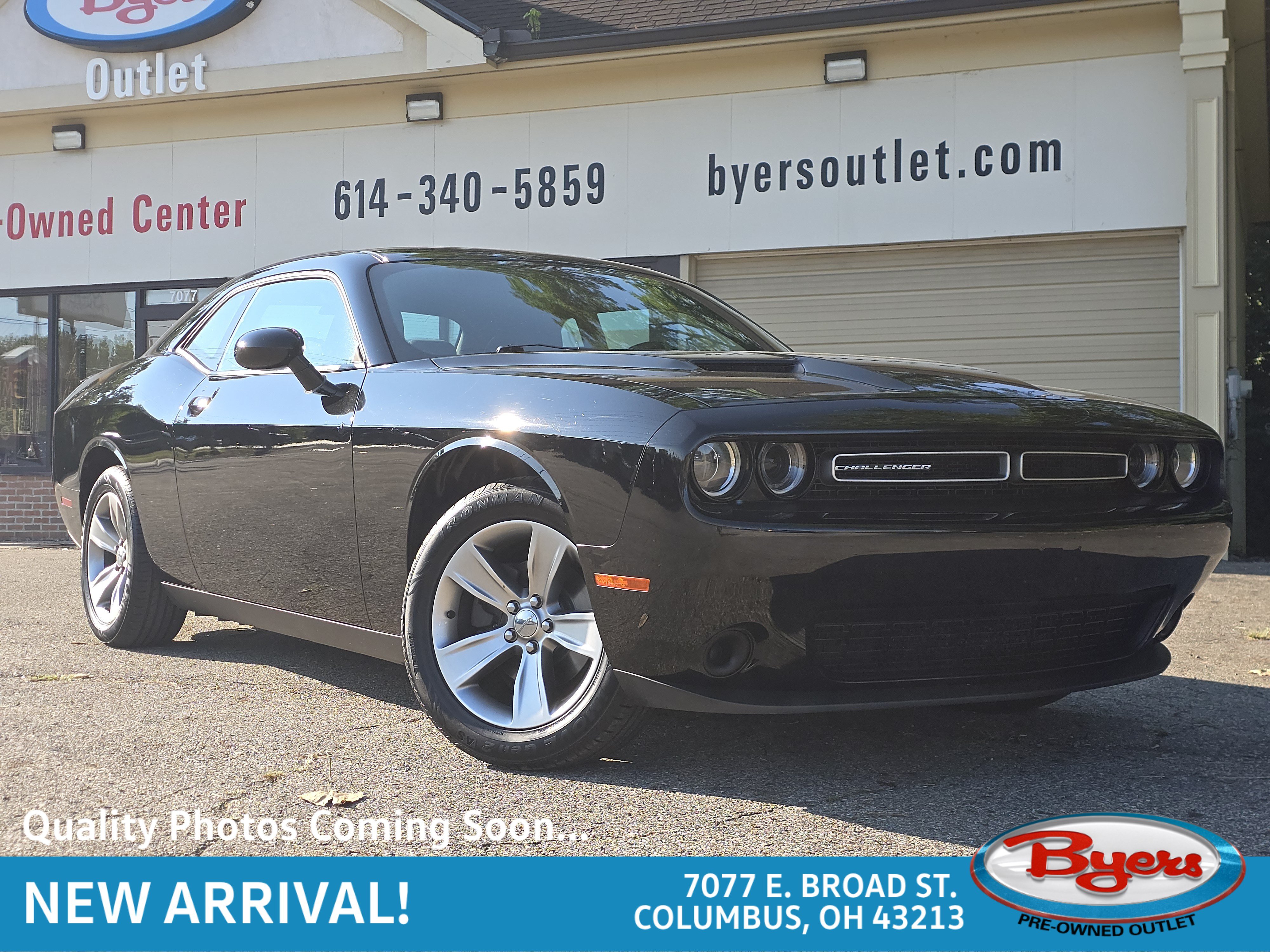 Used 2019 Dodge Challenger SXT RWD image 1