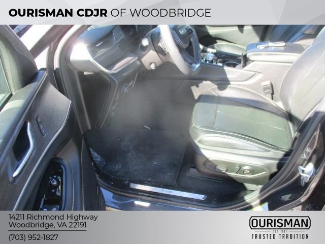 Used 2023 Jeep Grand Cherokee Overland image 6