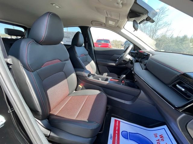 New 2025 Nissan Kicks SR image 17