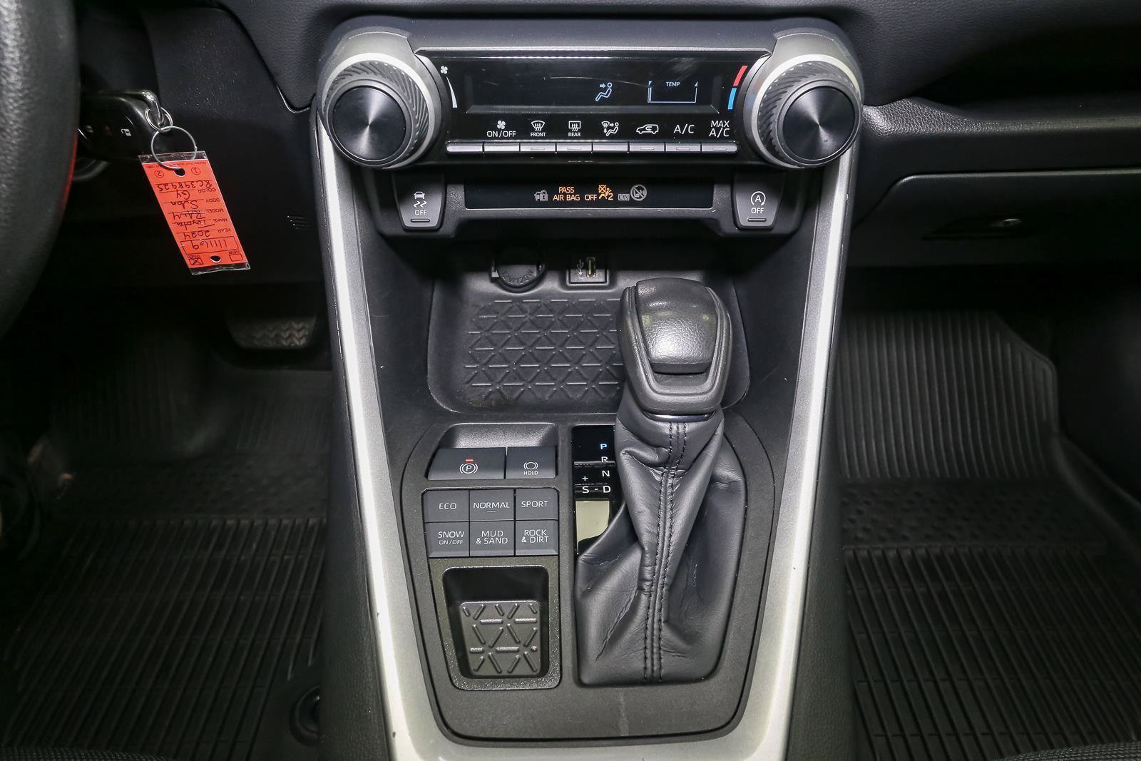 Used 2024 Toyota RAV4 LE AWD/4WD image 28