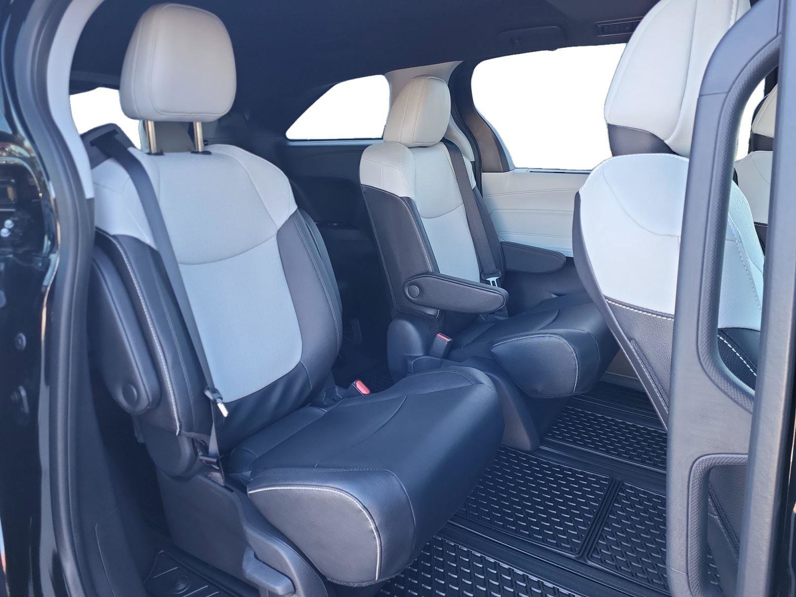 Used 2025 Toyota Sienna XSE image 25