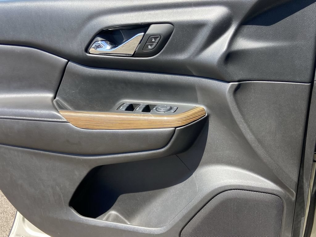 Used 2017 GMC Acadia SLE FWD image 17