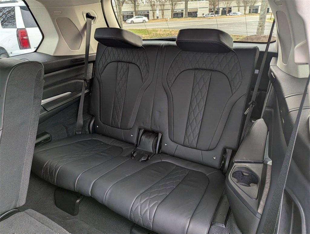 Used 2021 BMW X7 xDrive40i w/ Executive Package image 16