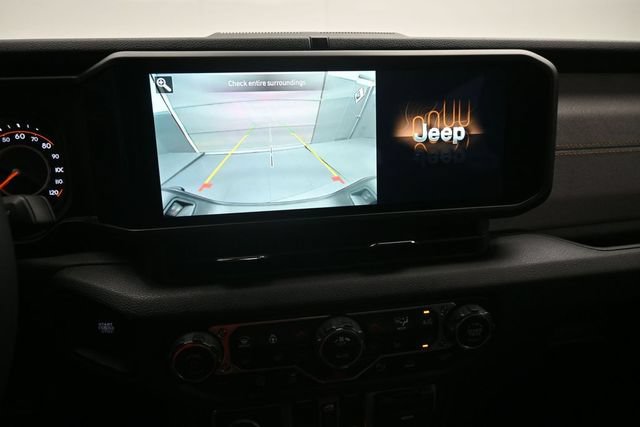 Used 2024 Jeep Gladiator Sport AWD/4WD image 7