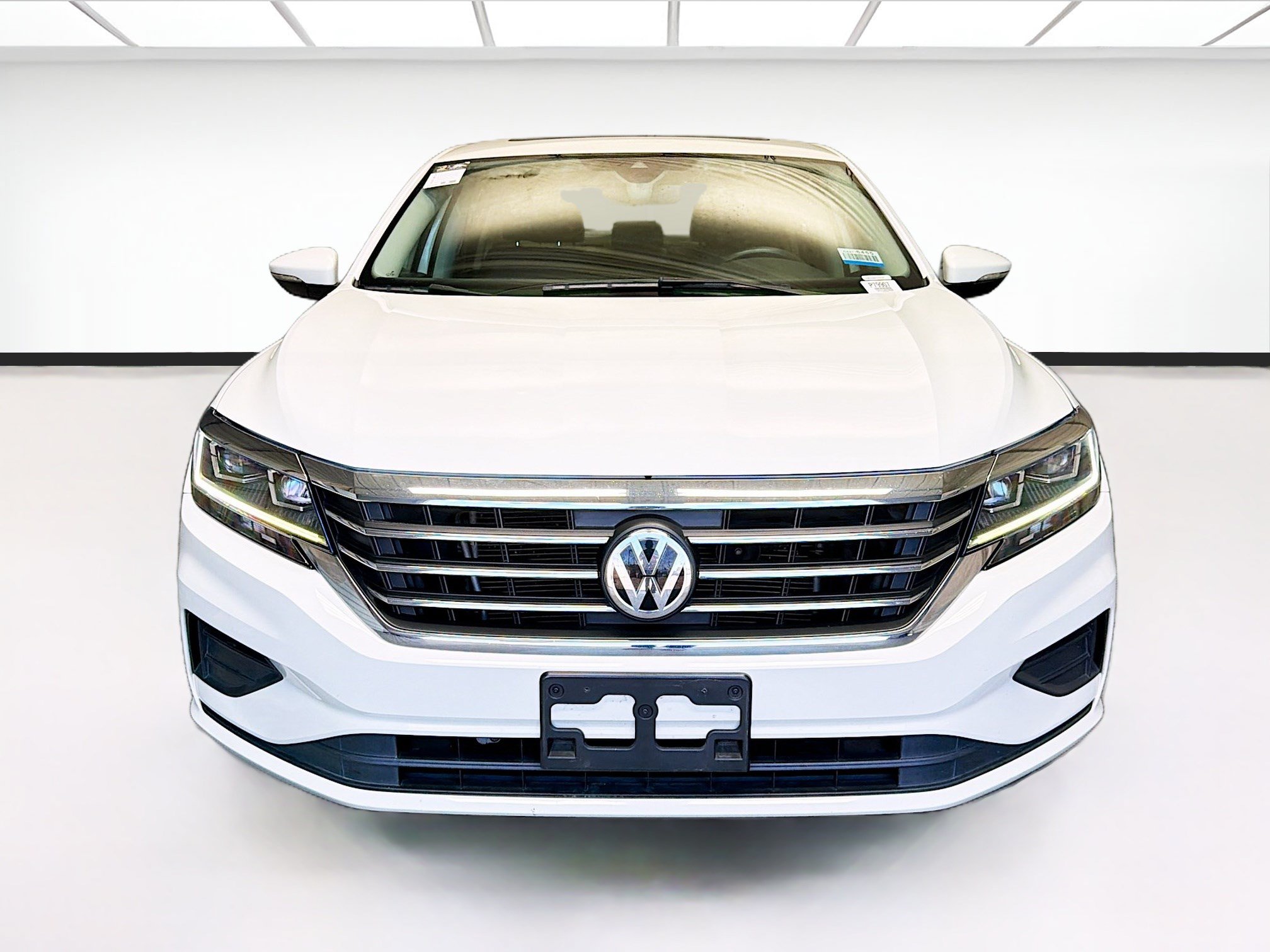Used 2022 Volkswagen Passat 2.0T SE FWD image 2