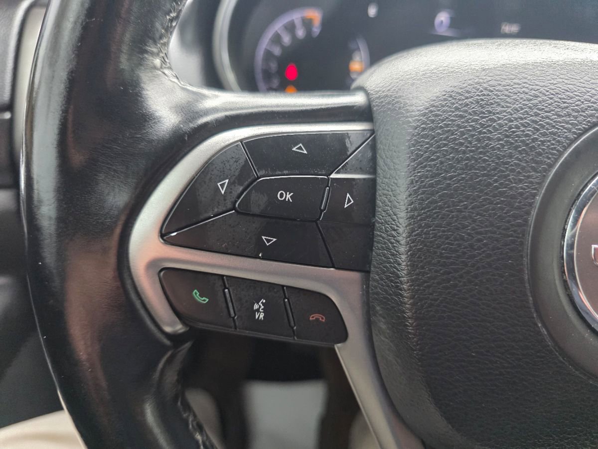 Used 2020 Jeep Grand Cherokee Laredo image 31
