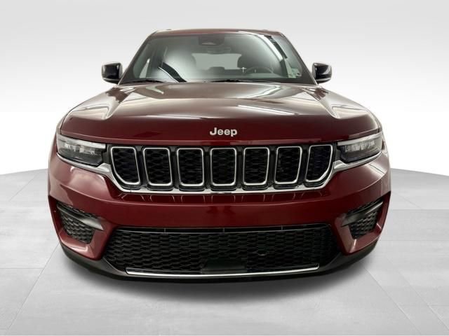 Used 2025 Jeep Grand Cherokee Laredo X w/ Luxury Tech Group I image 3