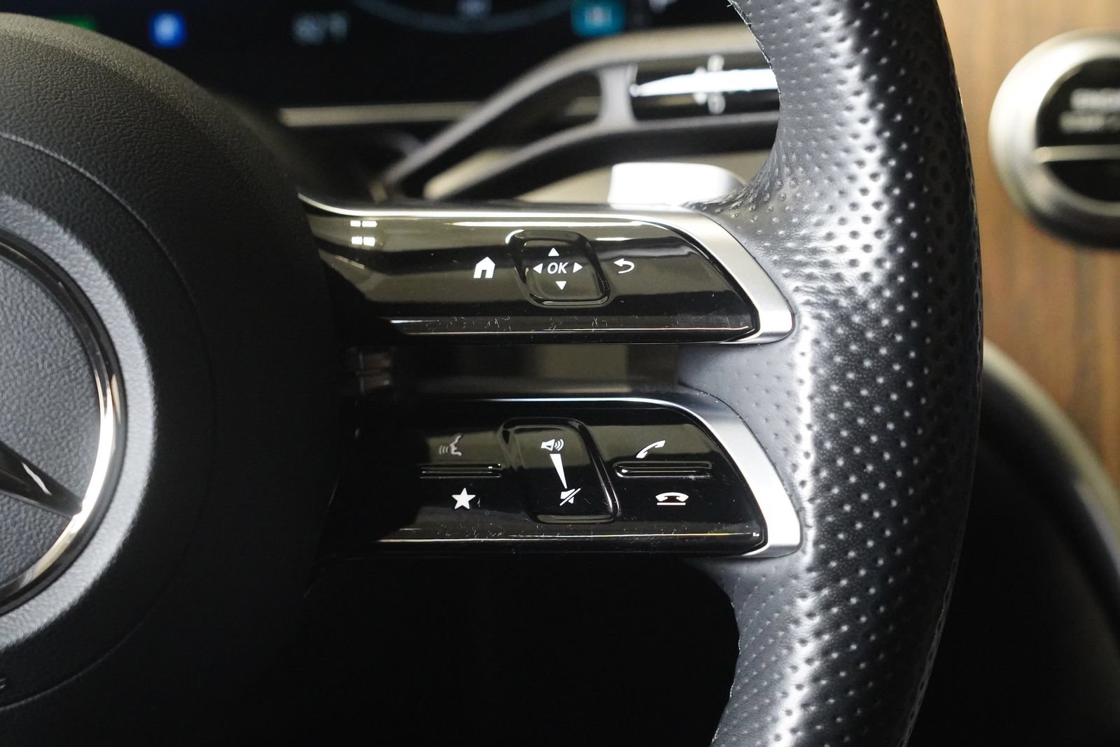 Certified 2025 Mercedes-Benz GLC 350e 4MATIC image 17