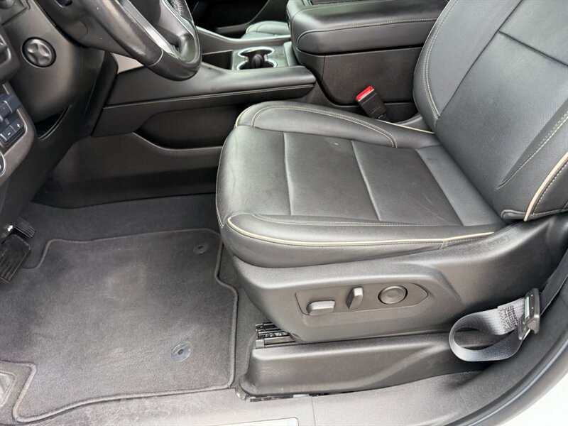 Used 2022 Chevrolet Suburban Premier w/ Premium Package AWD/4WD image 20