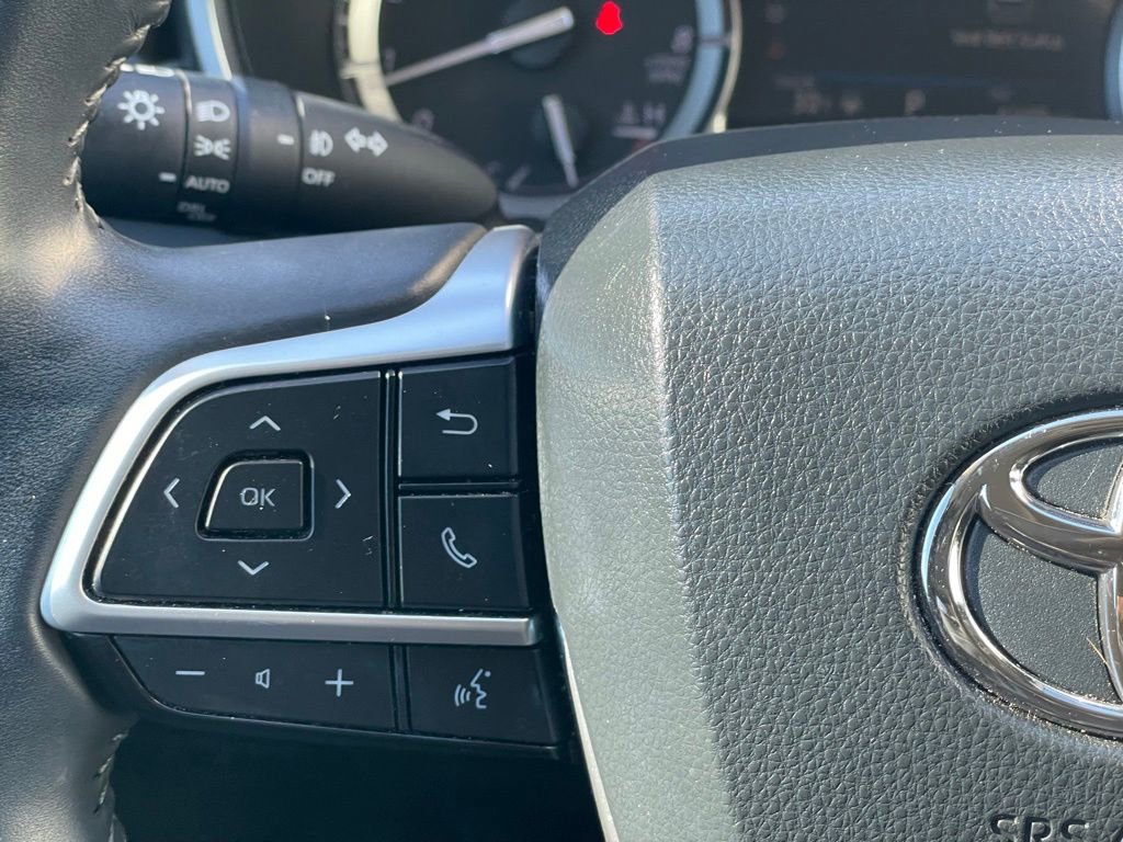 Used 2022 Toyota Highlander XLE image 15