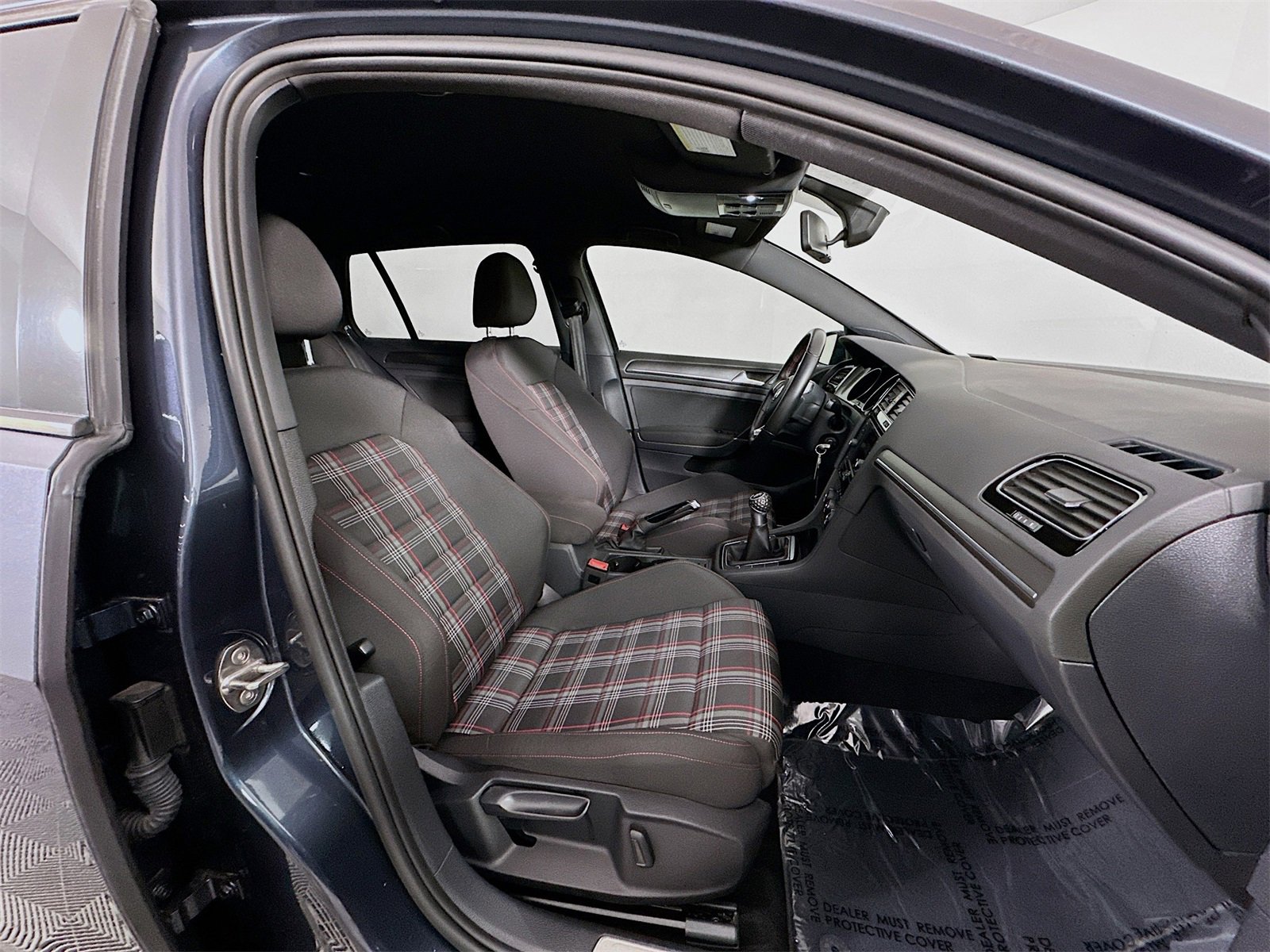 Used 2018 Volkswagen Golf 4-Door image 27