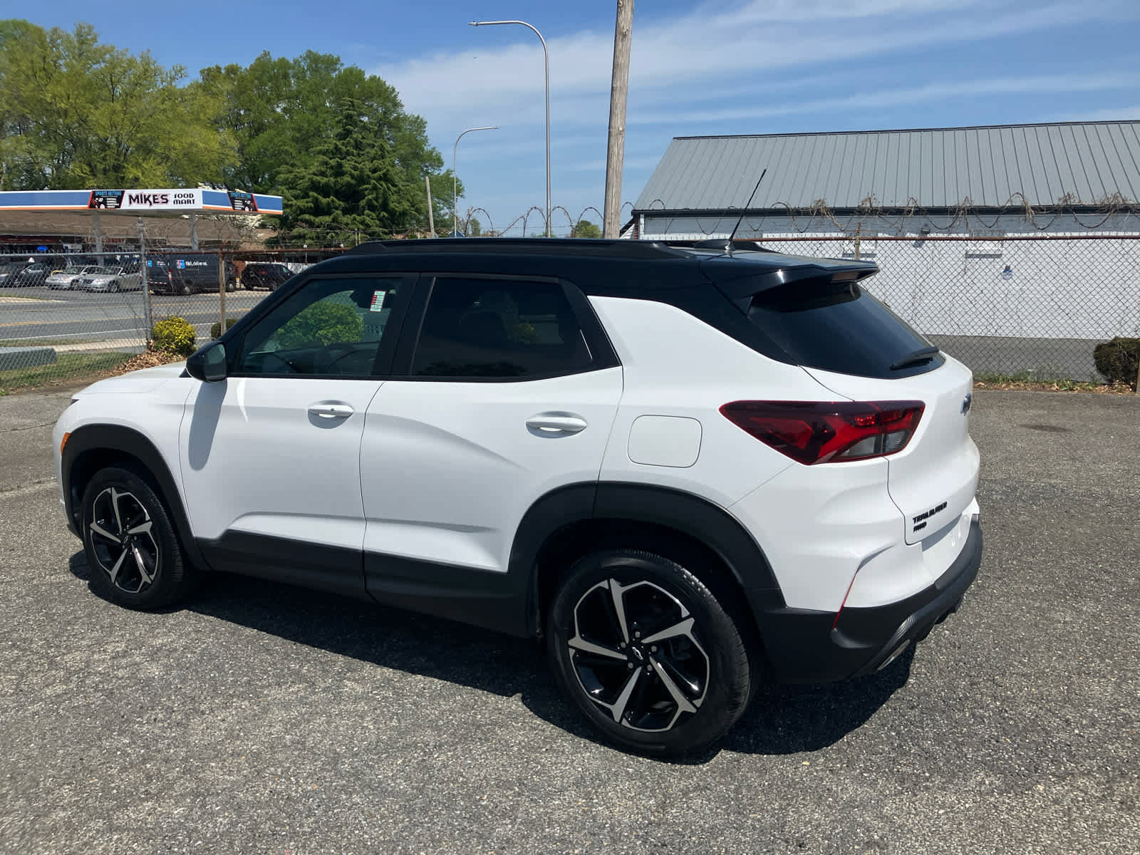 Used 2023 Chevrolet TrailBlazer RS w/ Sun and Liftgate Package image 3