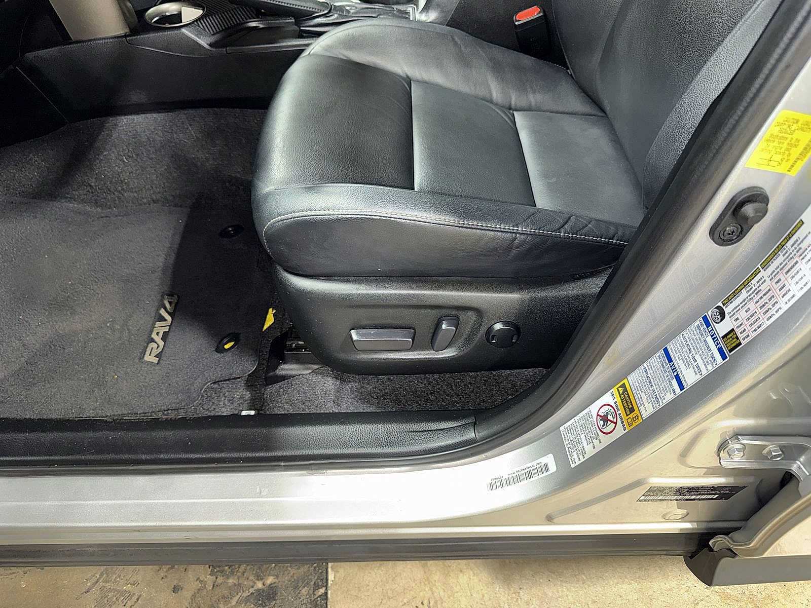 Used 2015 Toyota RAV4 Limited AWD/4WD image 24