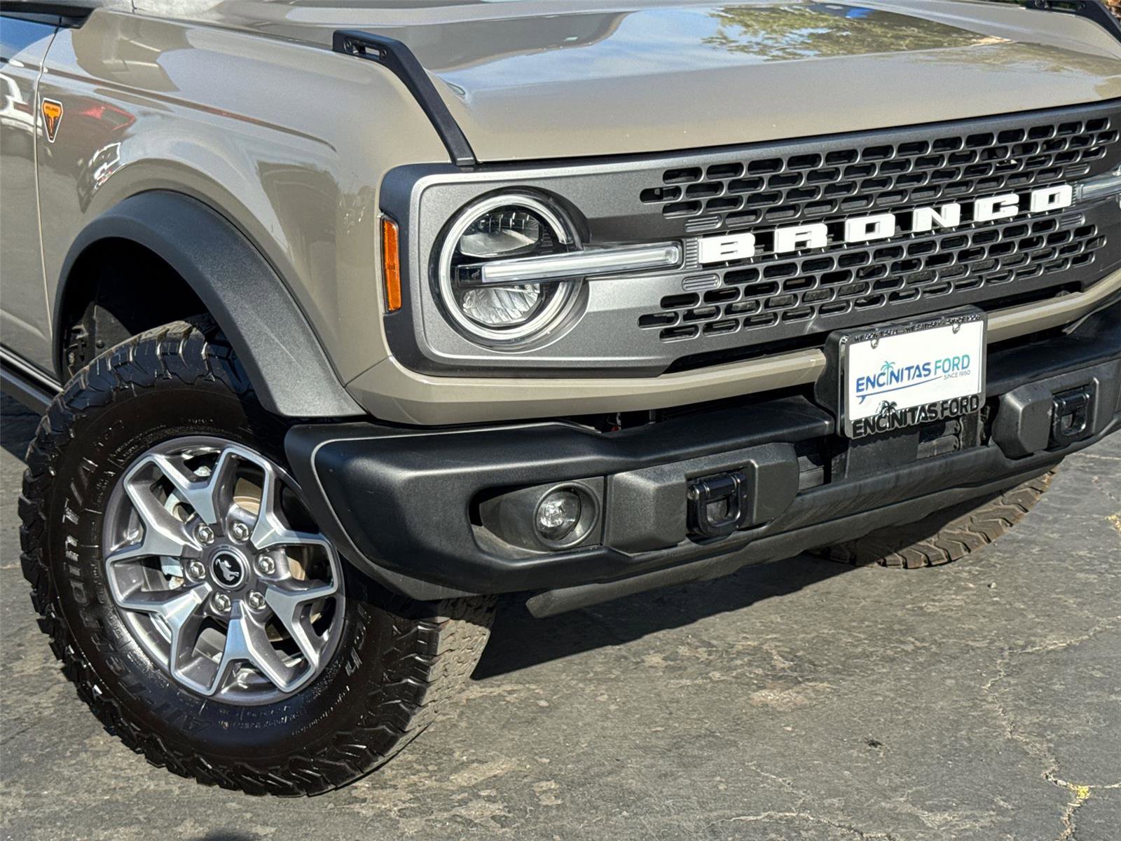 Used 2025 Ford Bronco Badlands AWD/4WD image 3