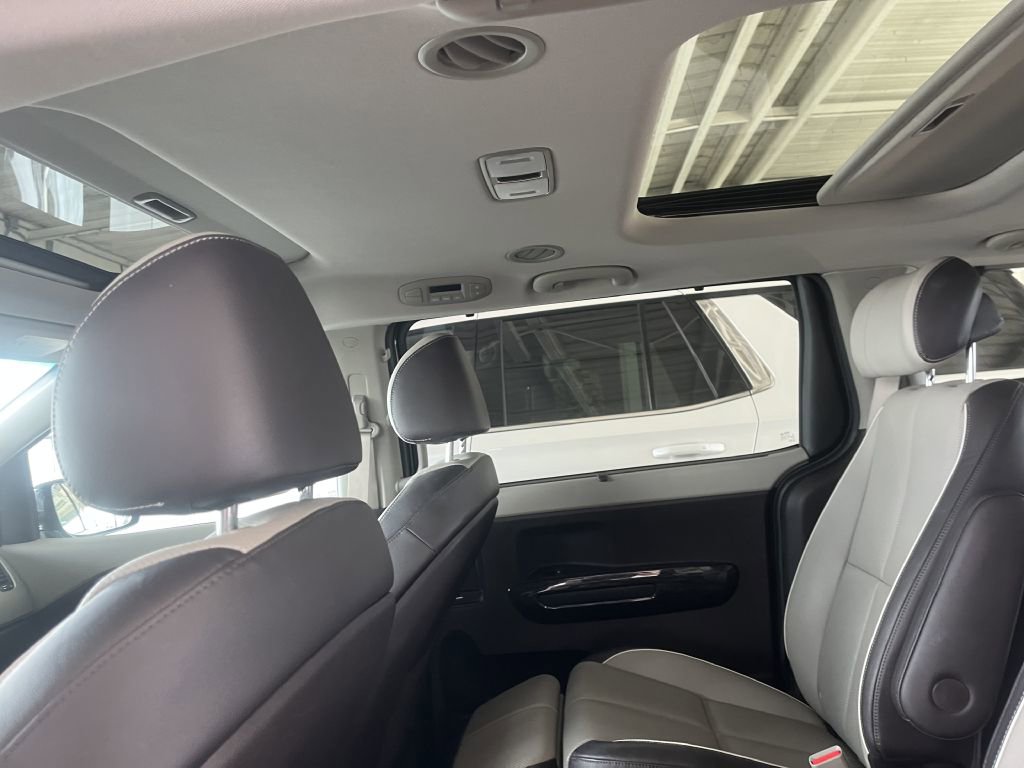 Used 2016 Kia Sedona SX Limited image 12