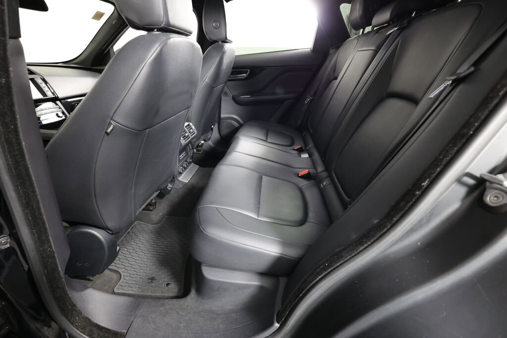 Used 2017 Jaguar F-PACE Premium image 18