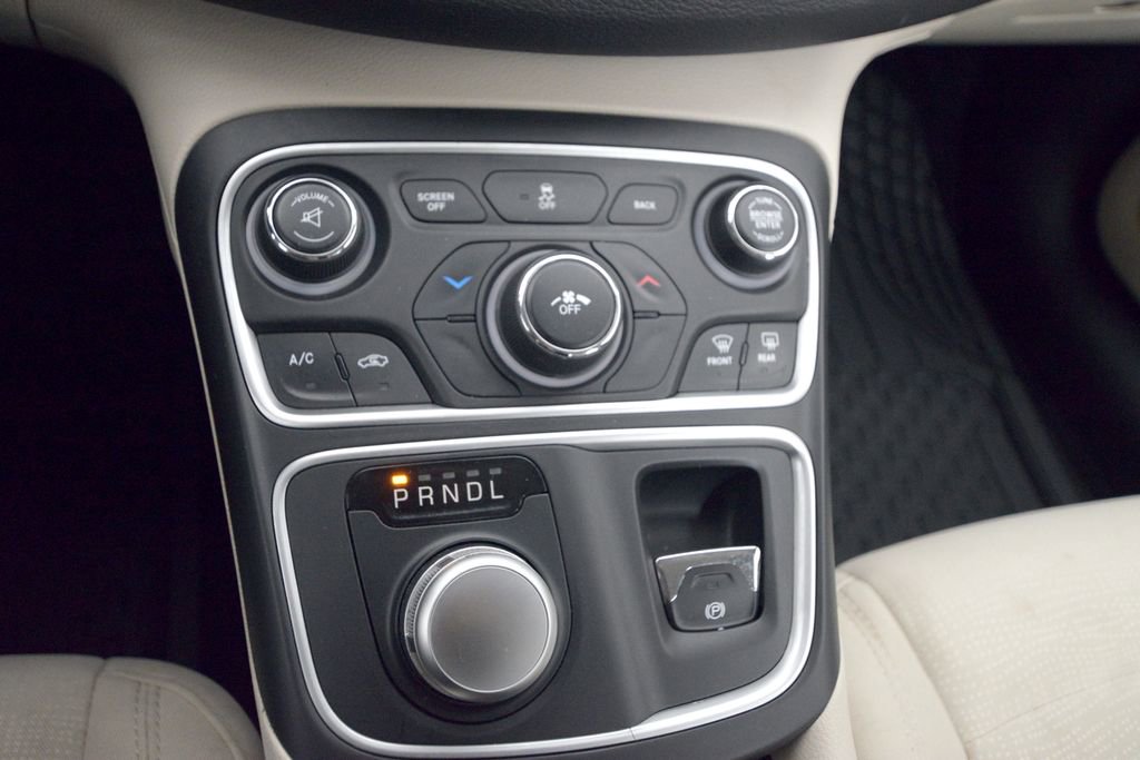 Used 2015 Chrysler 200 Limited image 23