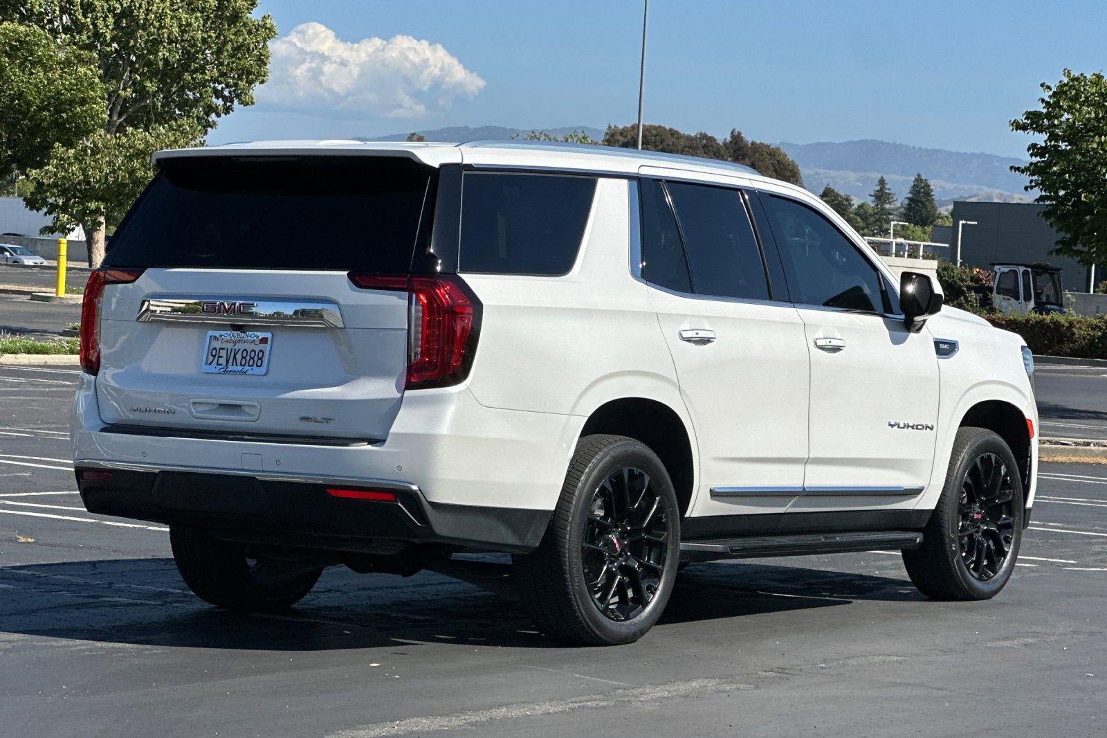 Used 2023 GMC Yukon SLT AWD/4WD image 4
