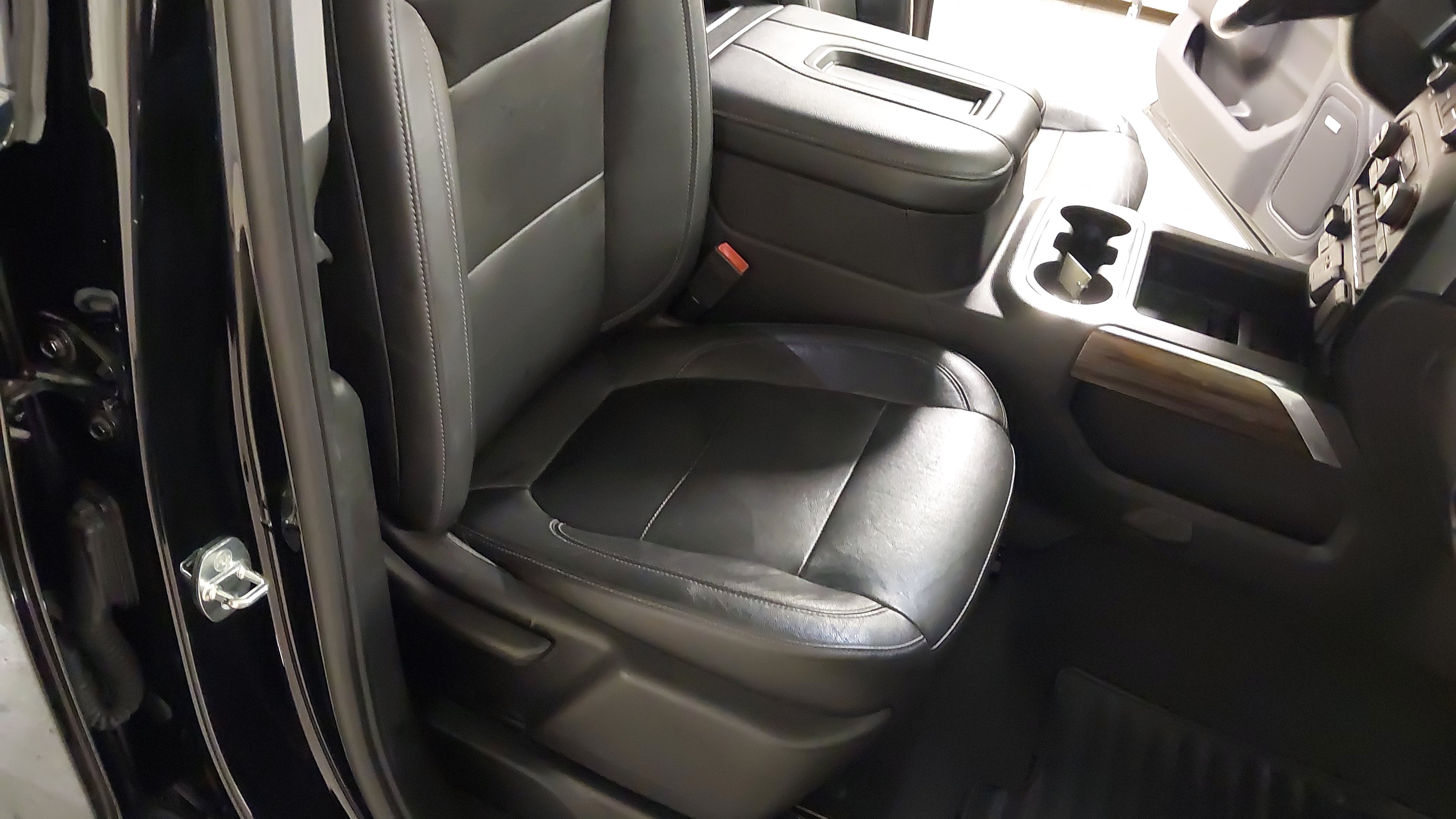 Used 2020 Chevrolet Silverado 1500 RST w/ All-Star Edition AWD/4WD image 26