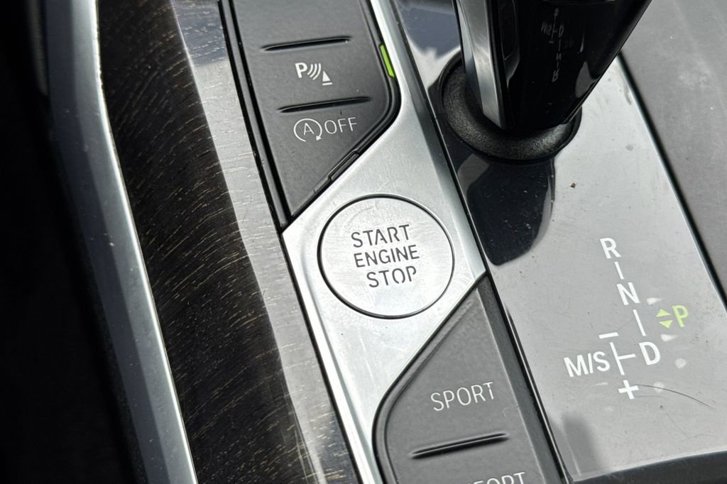 Used 2020 BMW 330i Sedan w/ M Sport Package RWD image 24