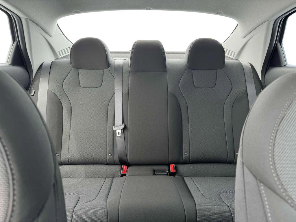 Used 2025 Hyundai Elantra SE image 18
