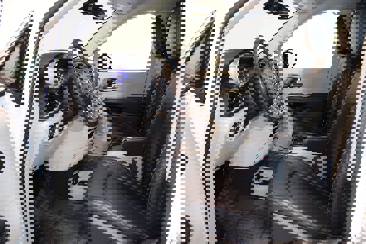 Used 2024 Chrysler Pacifica Touring-L image 31