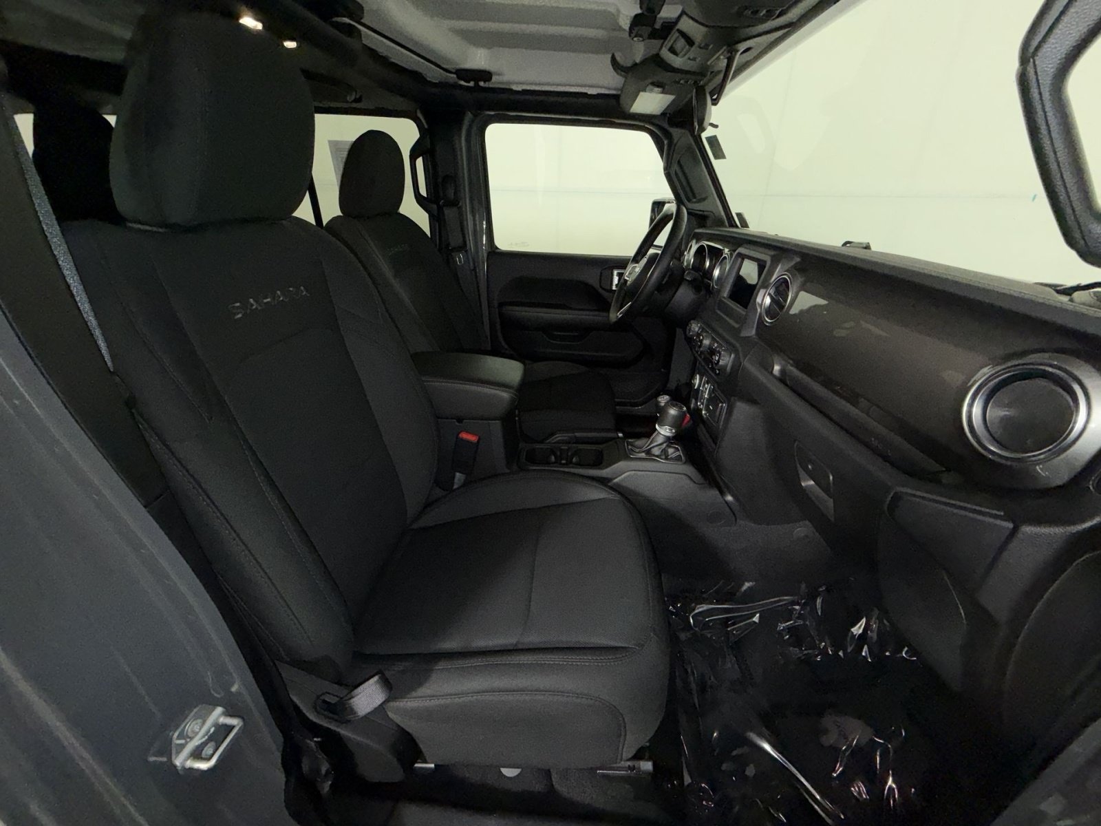 Used 2020 Jeep Wrangler Unlimited Sahara AWD/4WD image 33