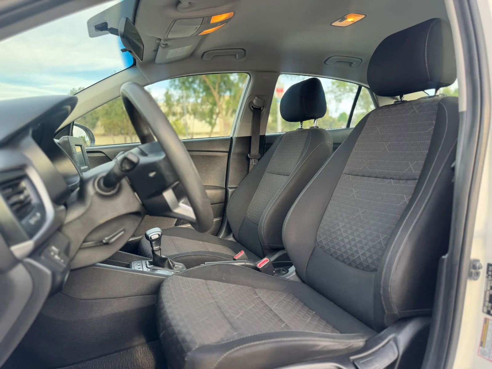 Used 2019 Kia Rio LX image 9