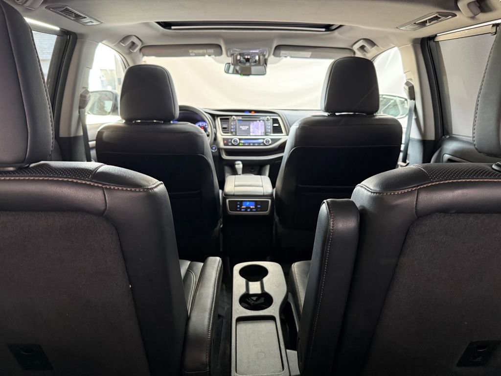 Used 2014 Toyota Highlander Limited w/ Driver Technology Package image 20