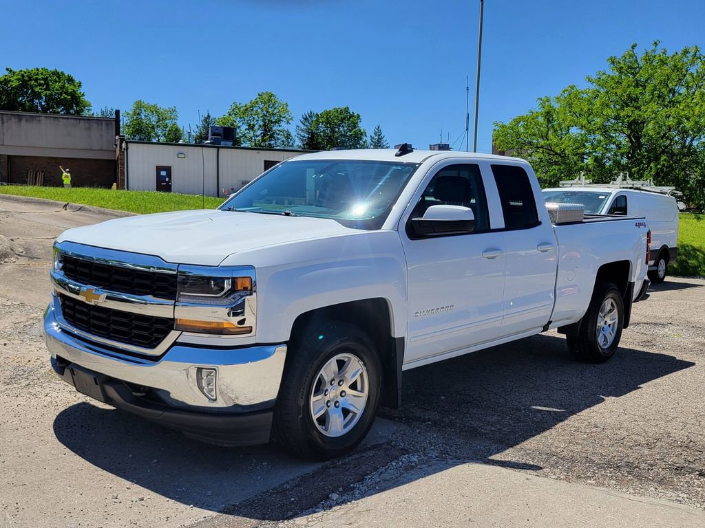 Used 2018 Chevrolet Silverado 1500 LT w/ All Star Edition AWD/4WD image 31