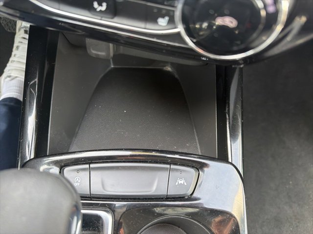 Used 2025 Chevrolet Trax LT w/ LT Convenience Package image 25