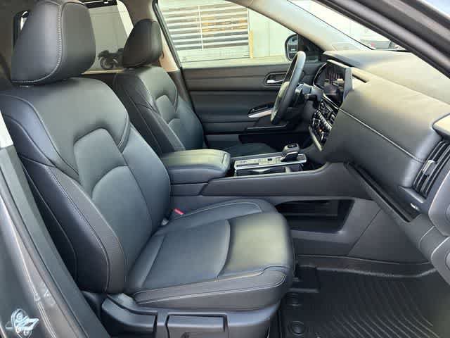 Used 2026 Nissan Pathfinder SL w/ SL Premium Package FWD image 24
