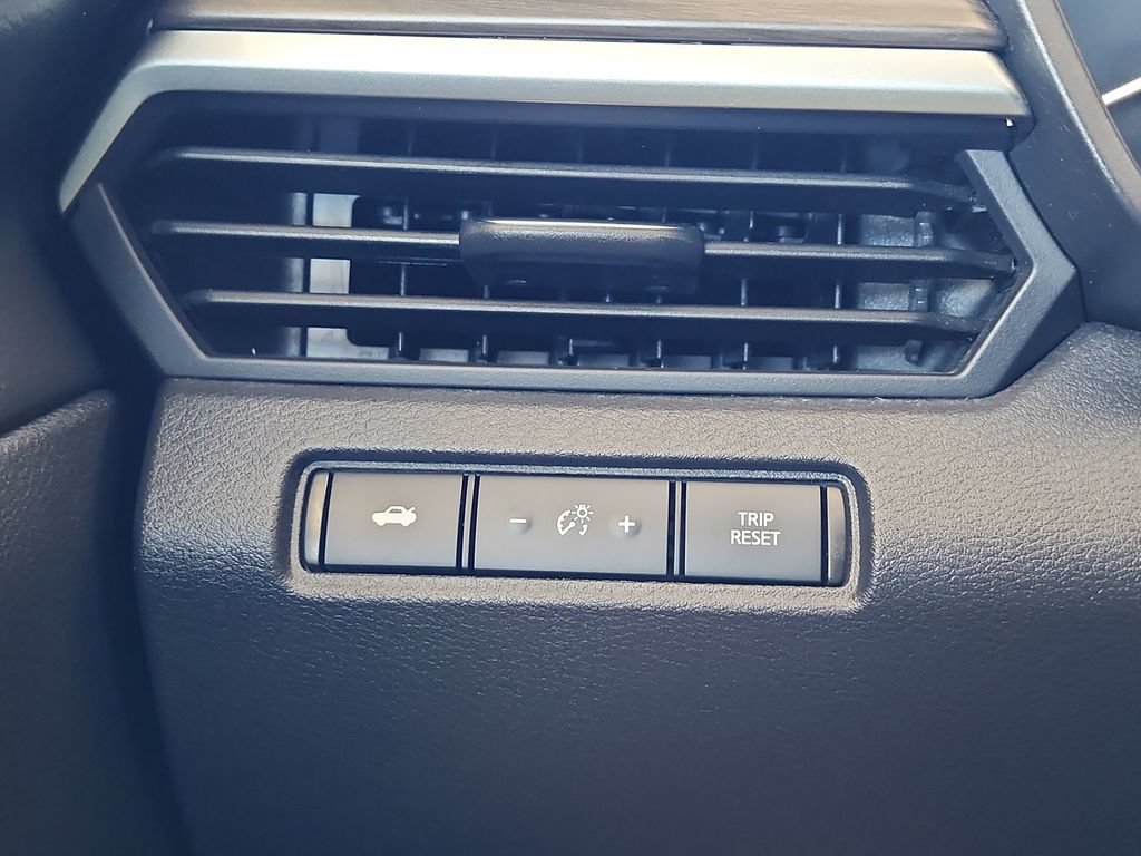 Used 2025 Nissan Altima 2.5 SV FWD image 21