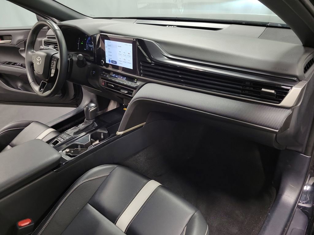 Used 2025 Toyota Camry Hybrid FWD image 23