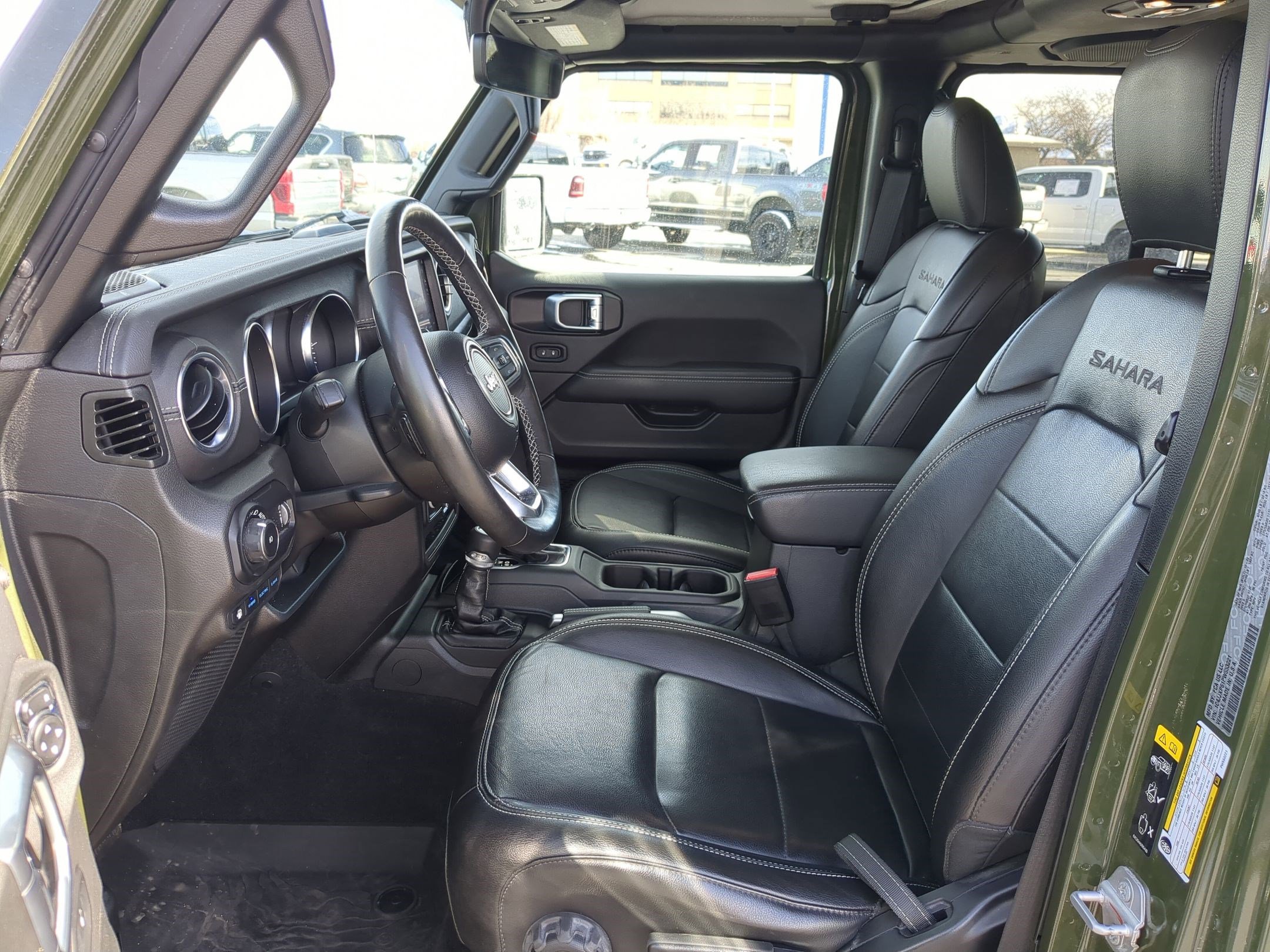 Used 2023 Jeep Wrangler Sahara w/ Cold Weather Group image 17