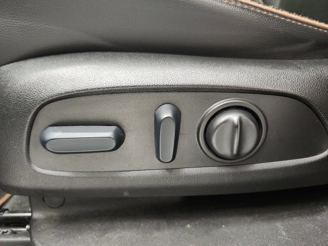 Used 2023 GMC Acadia AT4 w/ Preferred Package image 19