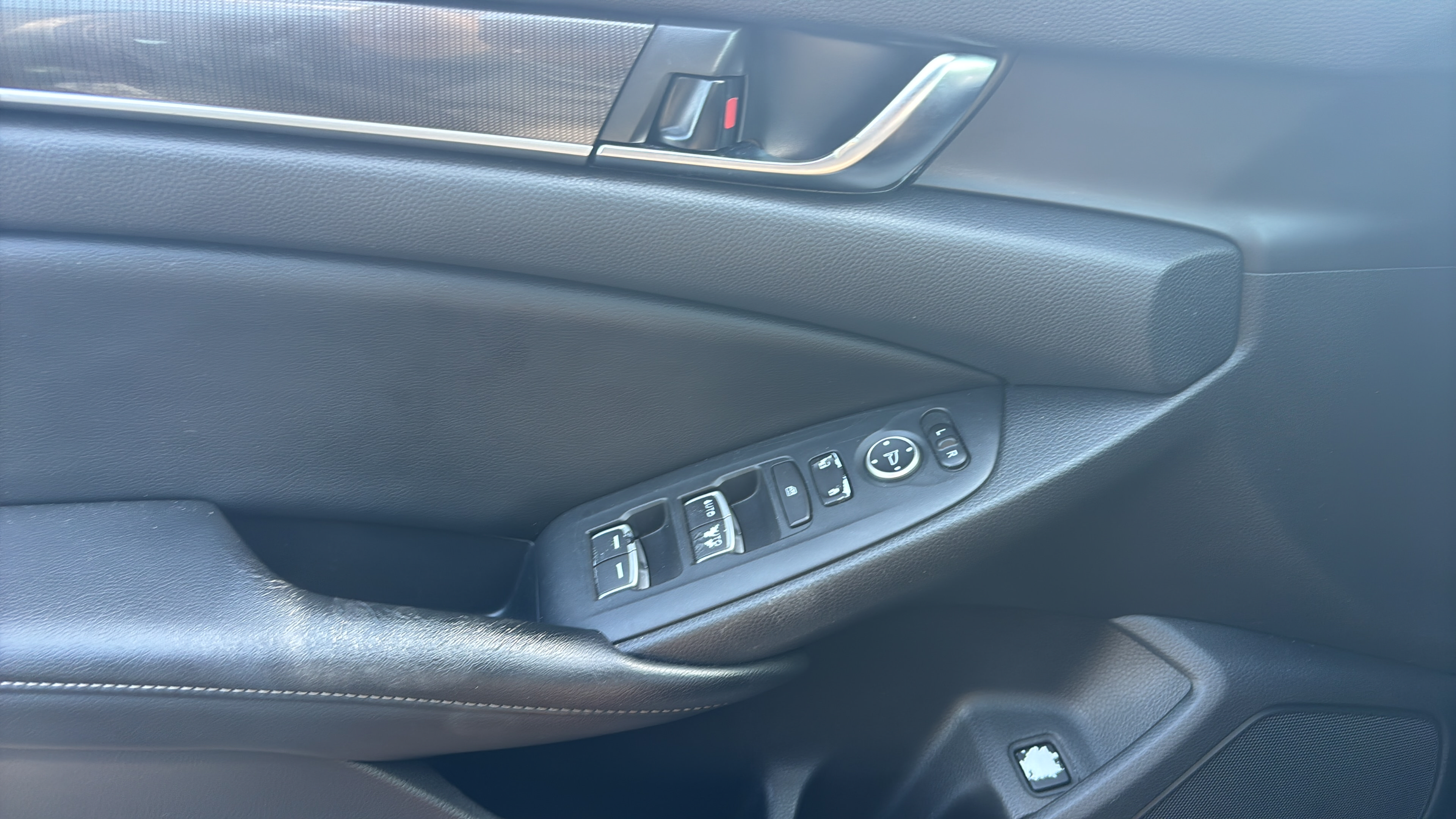 Used 2018 Honda Accord Sport image 16
