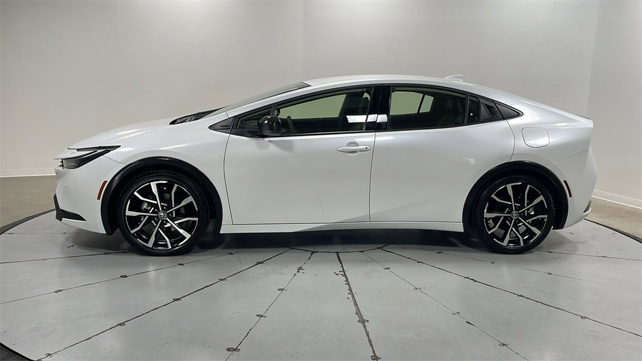 Used 2025 Toyota Prius XSE image 8