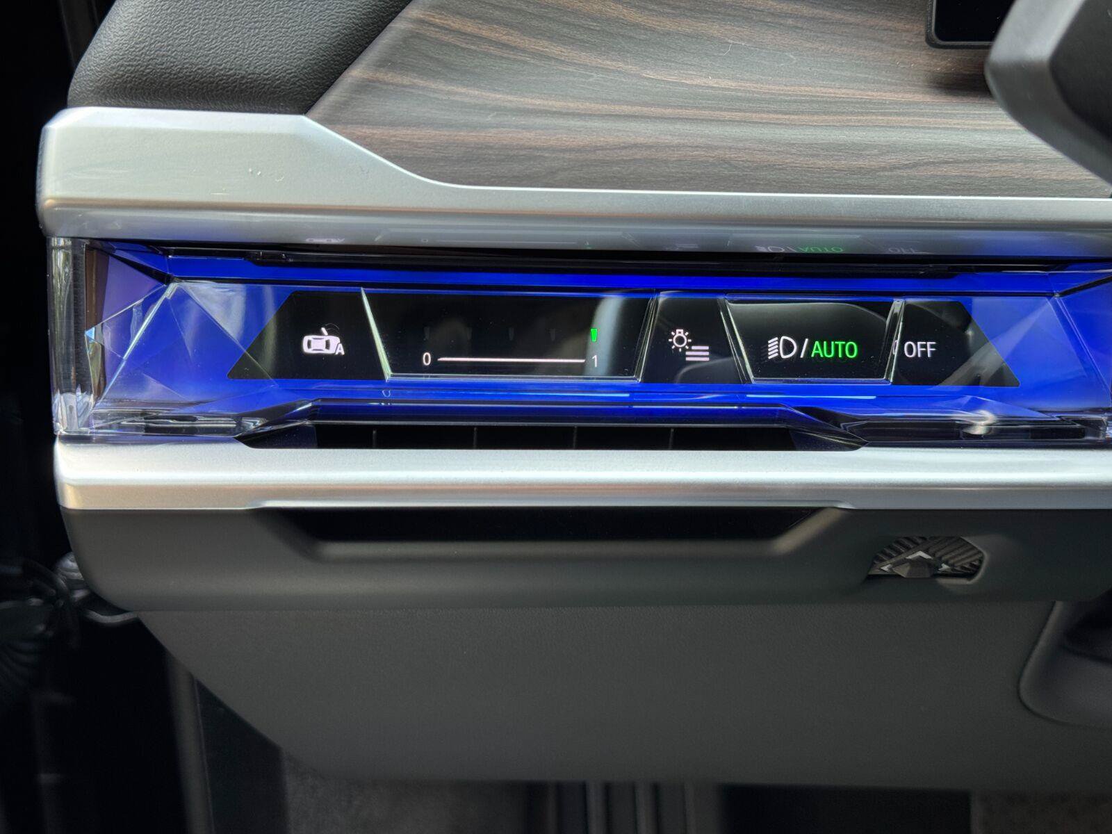 Used 2023 BMW i7 xDrive60 w/ Executive Package 2 AWD/4WD image 18