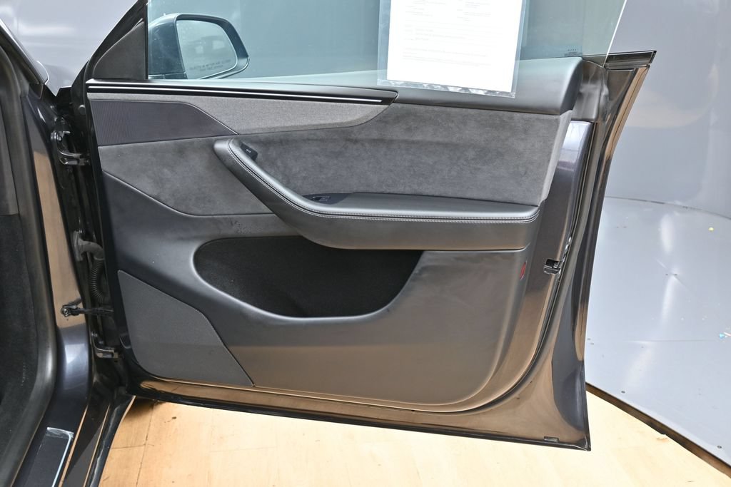 Used 2026 Tesla Model Y Long Range RWD image 30