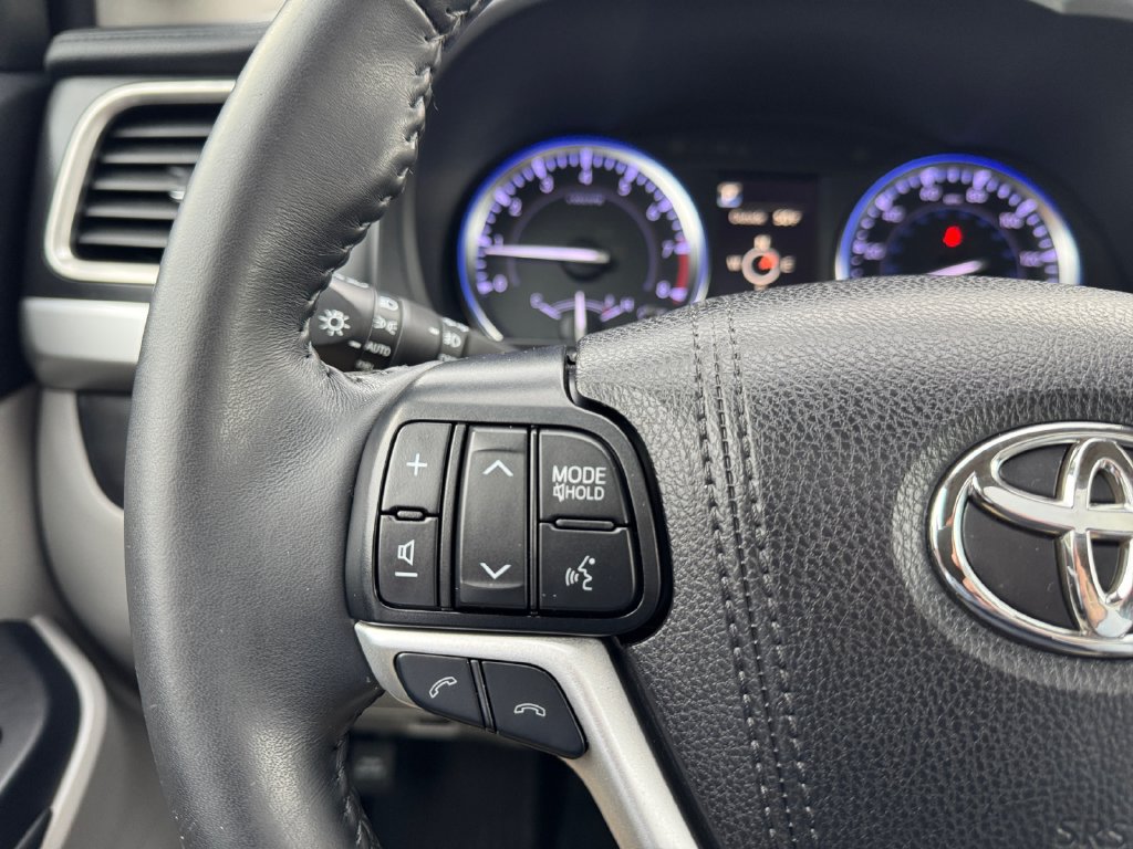 Used 2019 Toyota Highlander XLE w/ Protection Package #3 AWD/4WD image 19