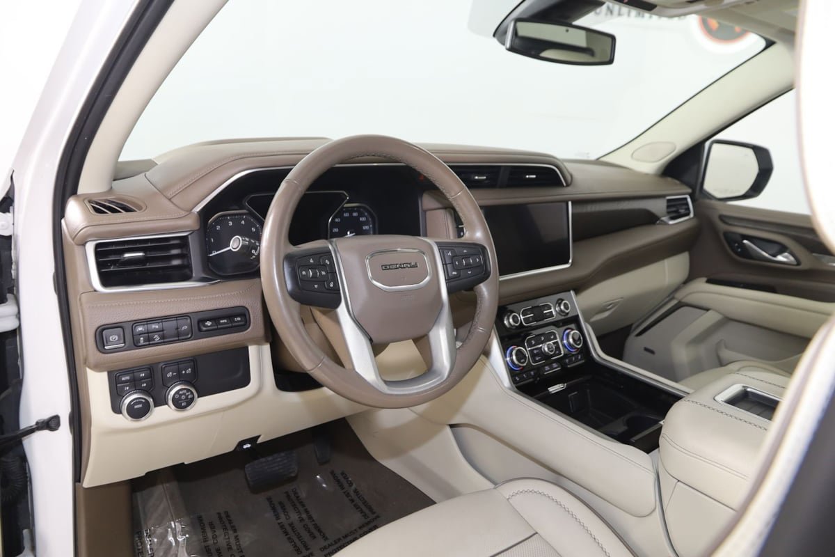 Used 2021 GMC Yukon XL Denali w/ LPO, Illumination Package AWD/4WD image 29